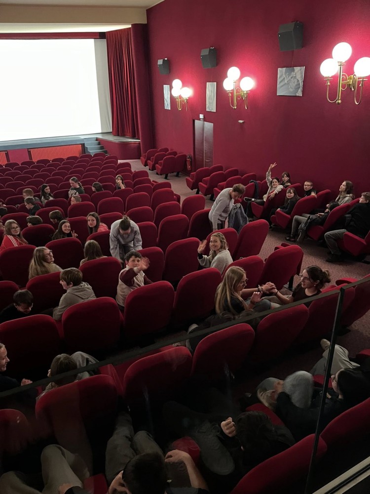Sortie au cin&eacute;ma pour les coll&eacute;giens