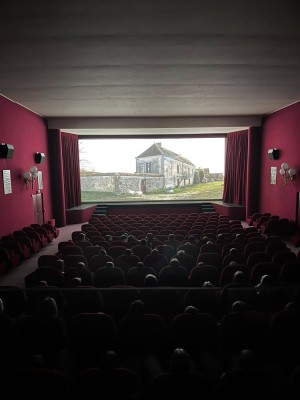 cinema-la-salle-abbaye-montebourg-2__