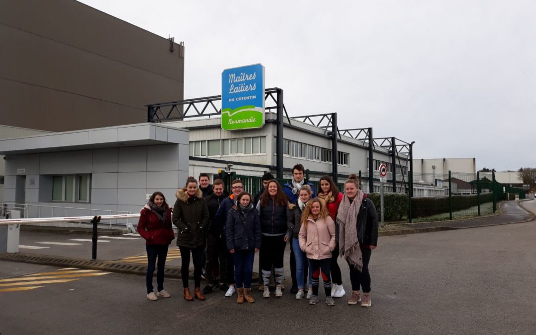 Les élèves de terminale CGEA en visite au Maîtres Laitiers du Cotentin